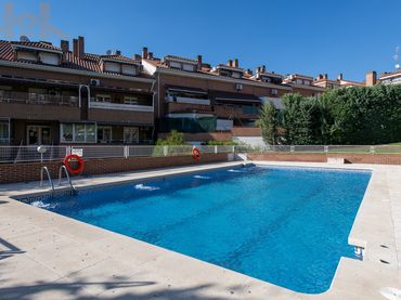 Dúplex amb piscina en venda a Sevilla la Nueva
