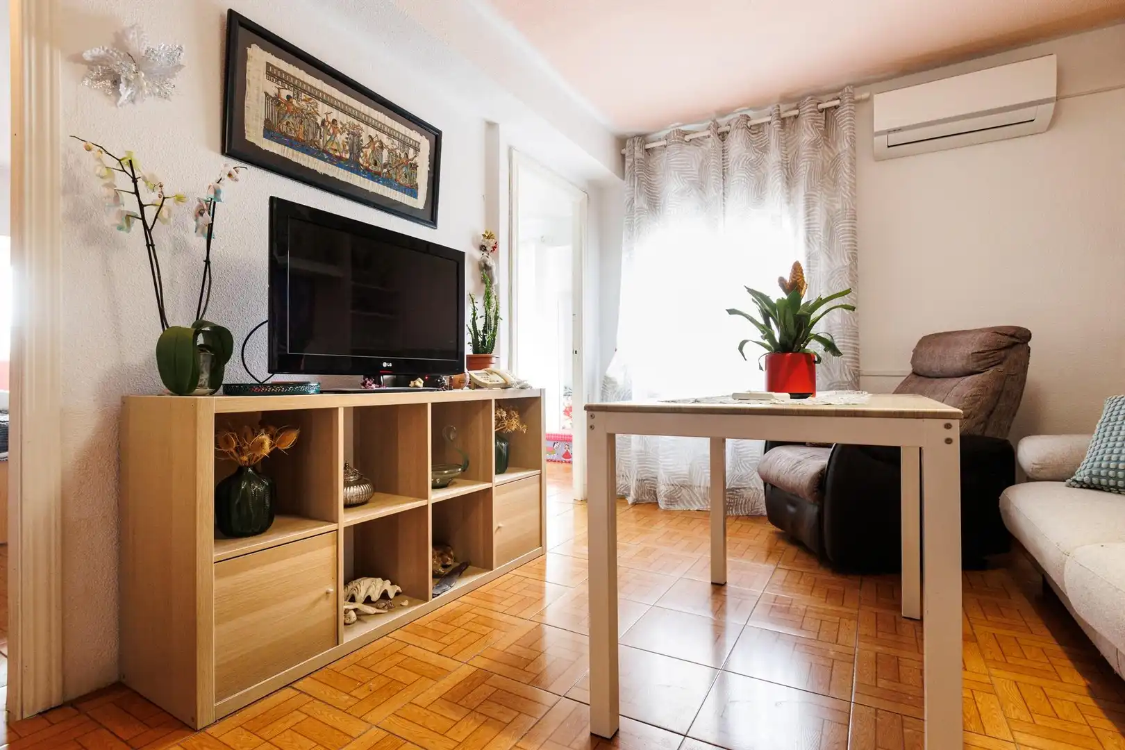 Living room of Flat for sale in Madrid  with Air Conditioner, Heating and Furnished