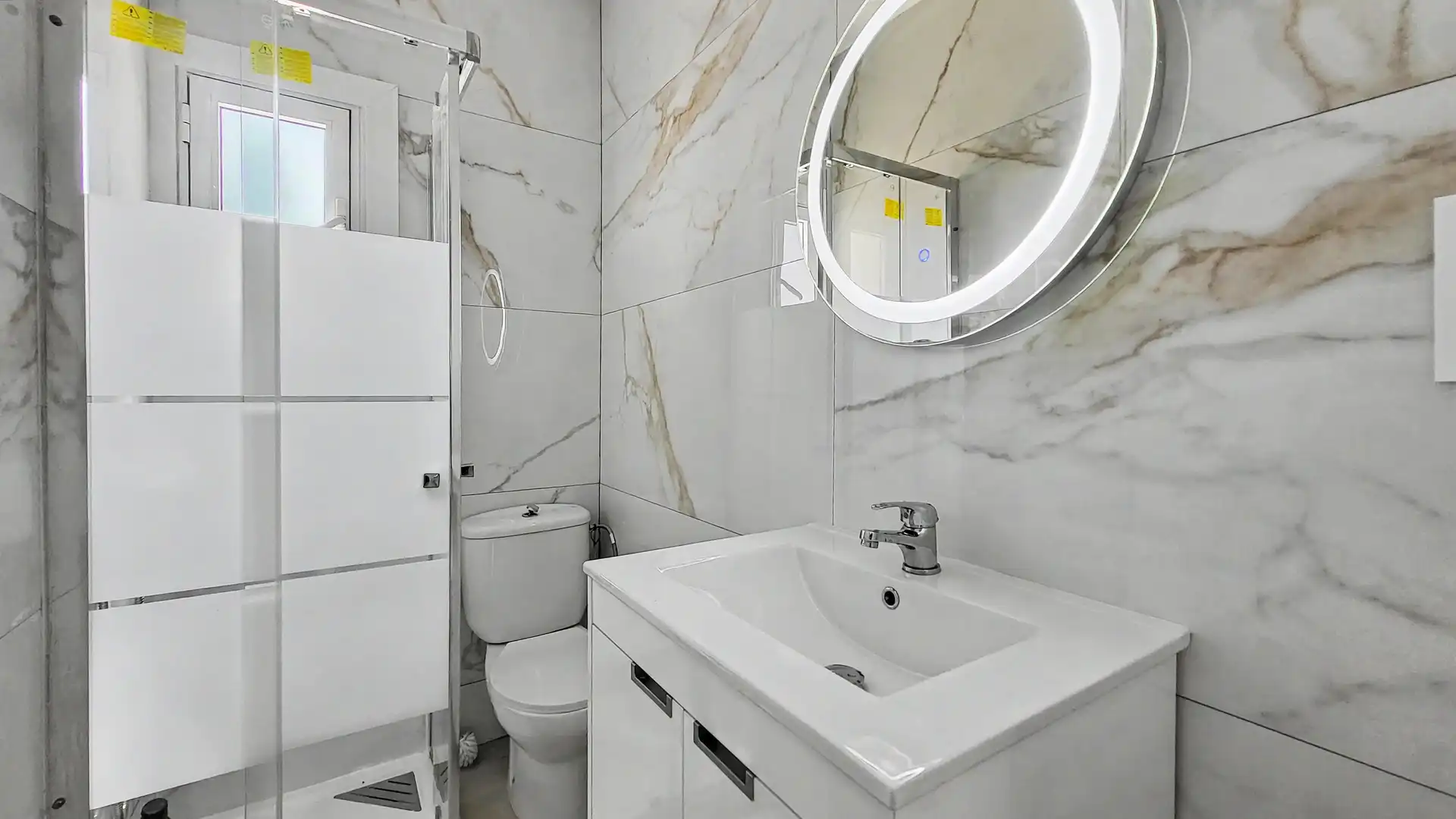 Bathroom of Flat for sale in Dénia  with Air Conditioner, Heating and Terrace