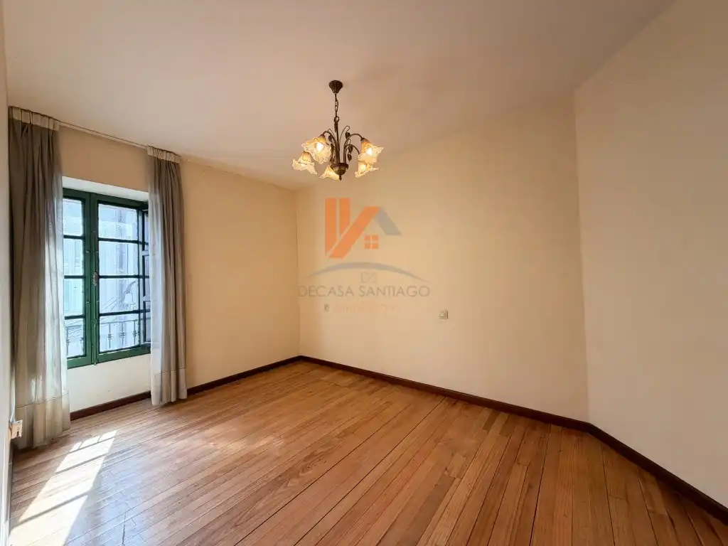 Sala d'estar de Casa adosada en venda en Santiago de Compostela 