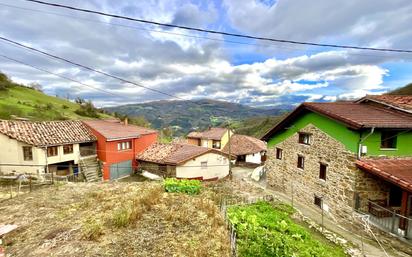 Vista exterior de Casa o xalet en venda en Mieres (Asturias) amb Calefacció, Terrassa i Traster