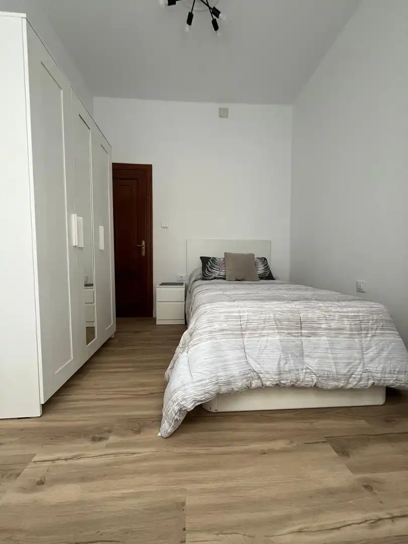 Bedroom of Flat for rent in Ferrol  with Heating