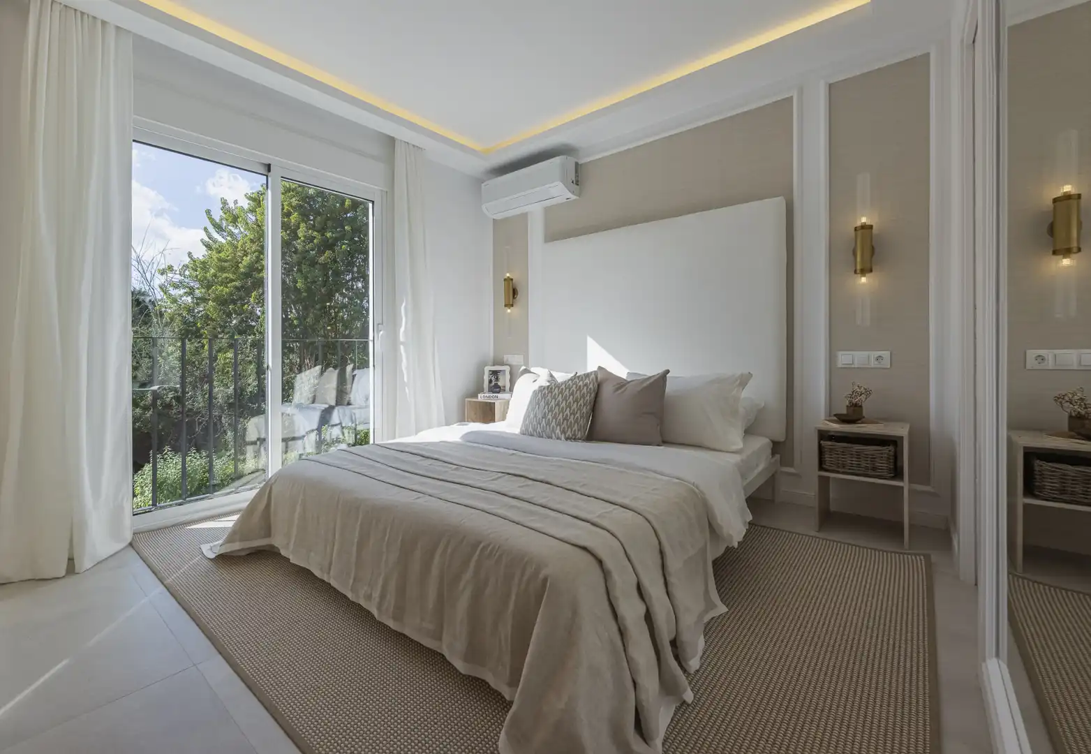 Bedroom of Detached homes for sale in Marbella  with Air Conditioner, Terrace and Swimming Pool