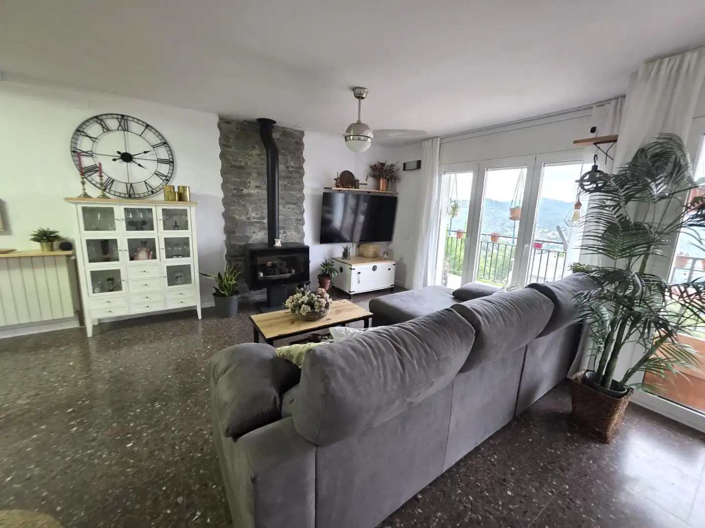 Sala de estar de Casa o chalet en venta en Castellar del Vallès con Calefacción, Terraza y Piscina