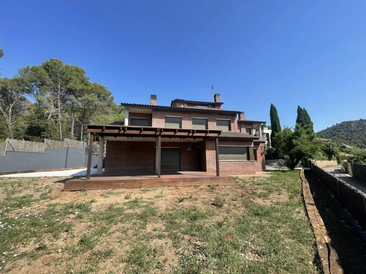 Vista exterior de Casa o xalet de lloguer en Matadepera amb Calefacció, Jardí privat i Terrassa