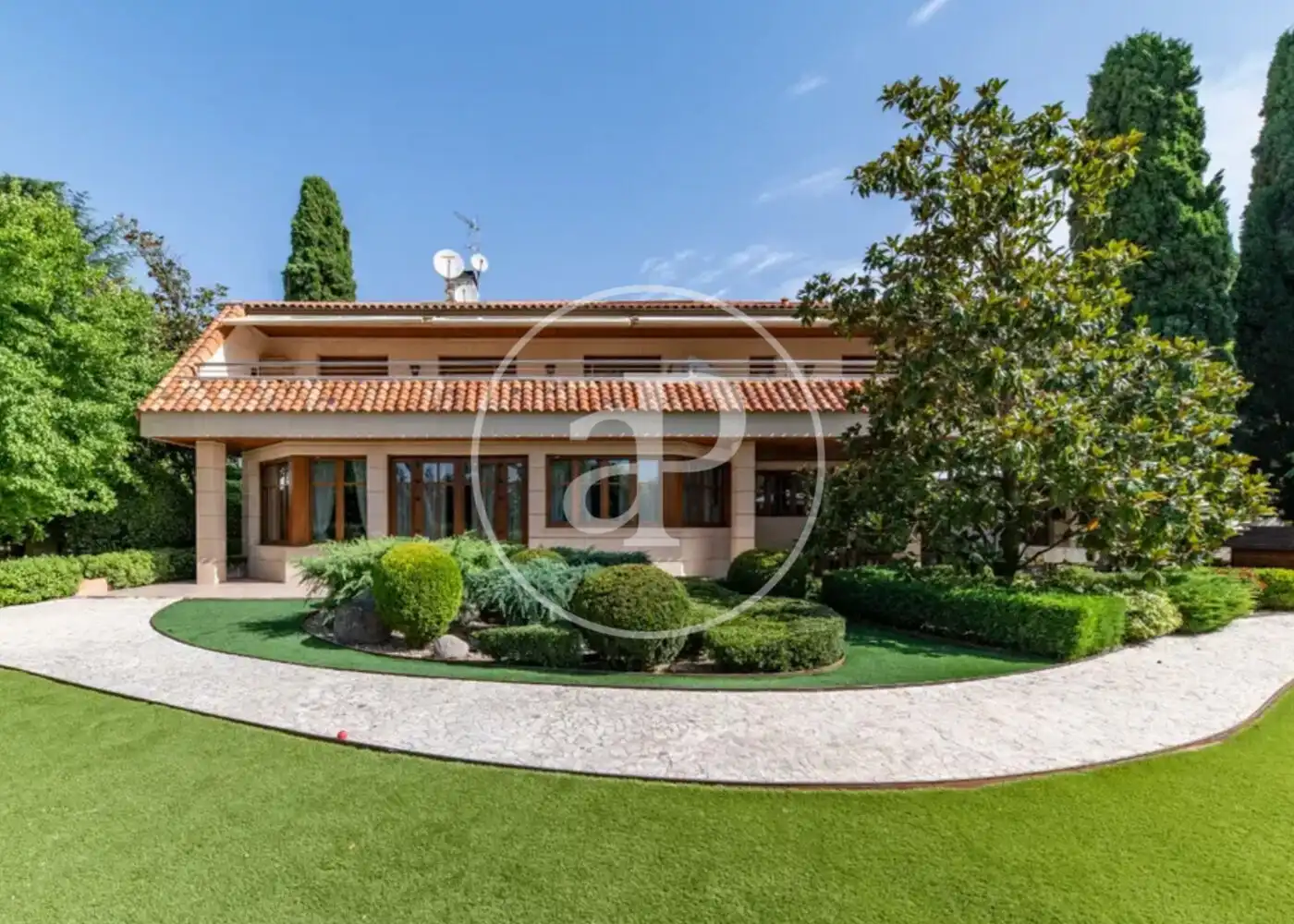 Jardí de Casa o xalet en venda en Madrid amb Aire condicionat, Calefacció i Jardí privat