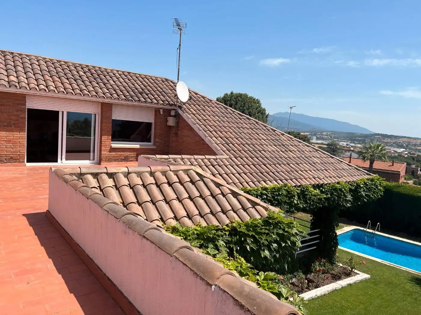 Vista exterior de Casa o xalet en venda en Canovelles amb Aire condicionat, Calefacció i Jardí privat