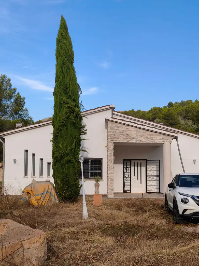 Exterior view of Houses for sale in Millena  with Air Conditioner, Terrace and Storage room
