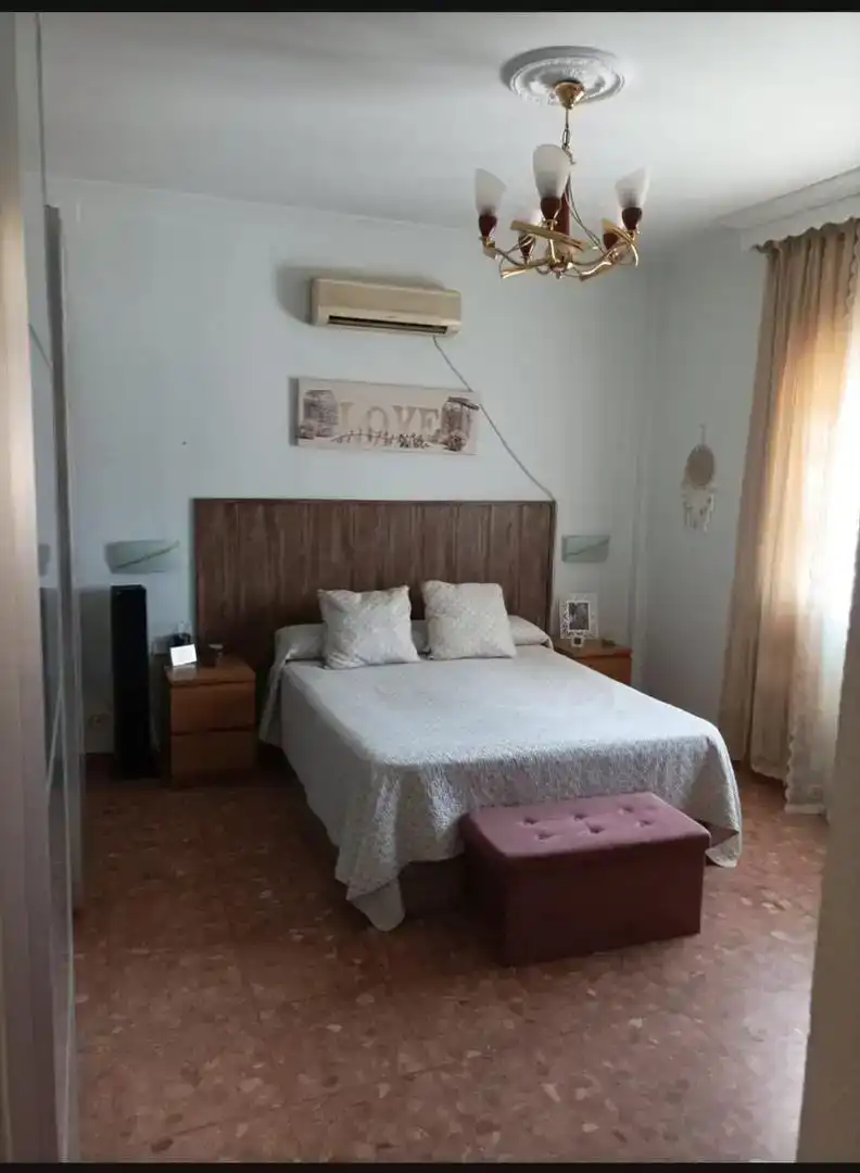 Dormitori de Casa o xalet en venda en Coria del Río amb Aire condicionat i Piscina