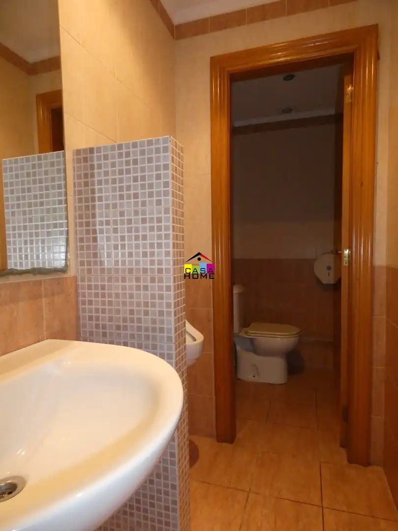 Baño de Local en venta en Benicasim / Benicàssim con Aire acondicionado