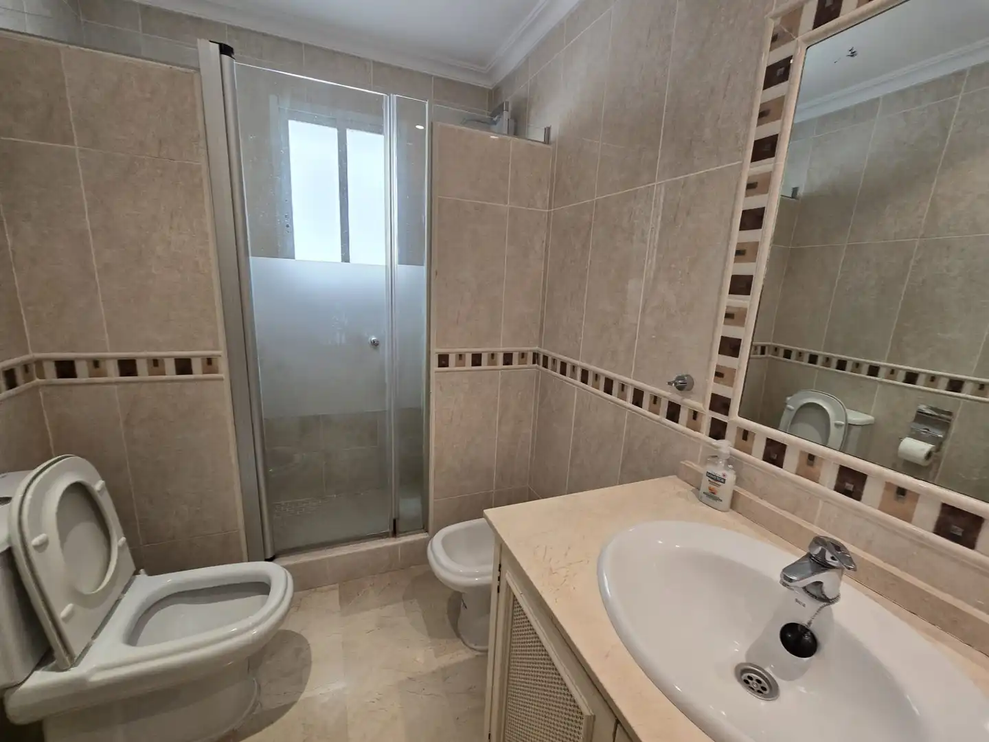 Badezimmer von Einfamilien-Reihenhaus zur Miete in Marbella mit Möbliert