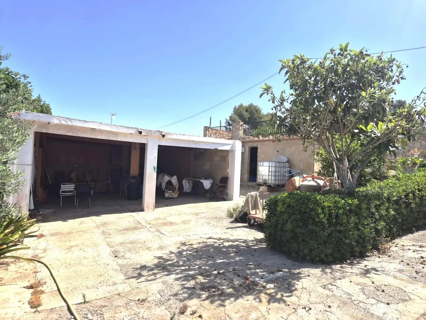 Vista exterior de Casa o xalet en venda en Llíria amb Terrassa i Piscina comunitària