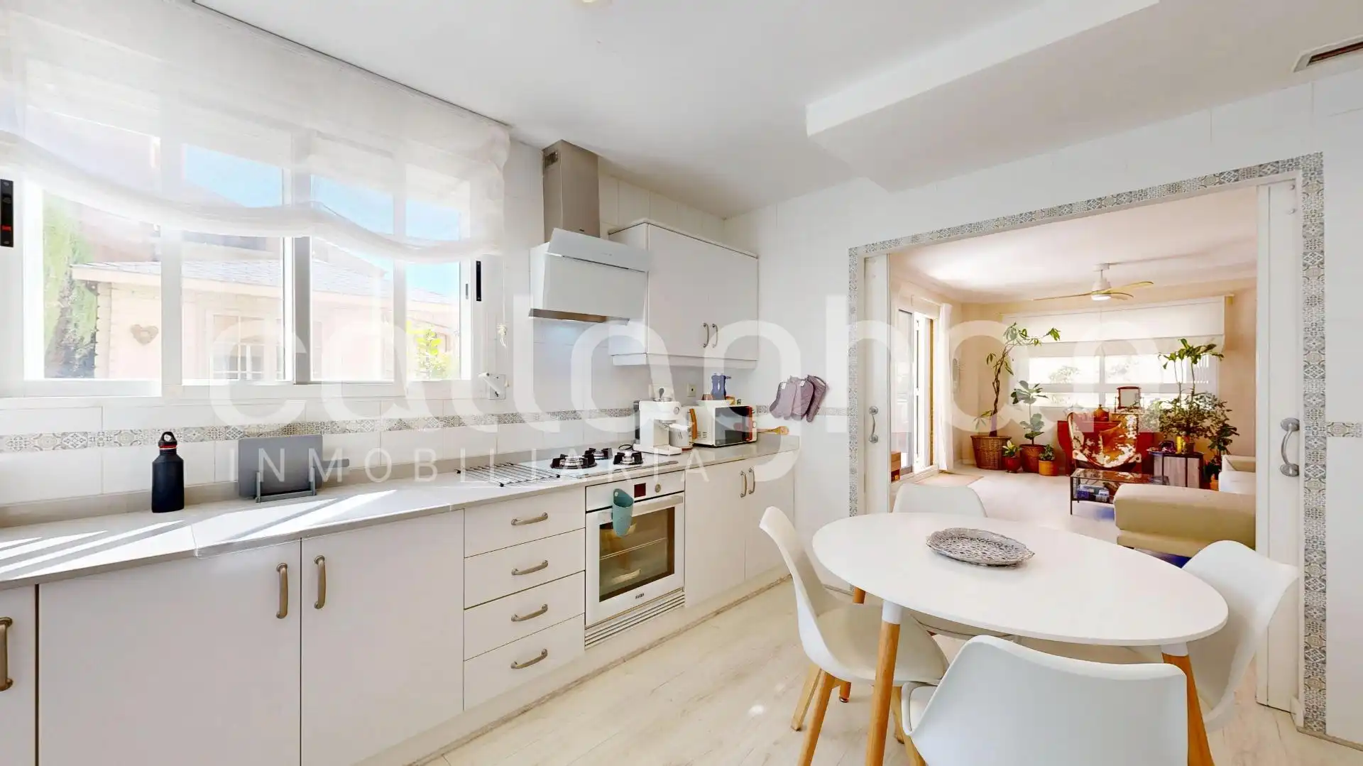 Kitchen of Ground floor for sale in Valencia  with Air Conditioner, Private garden and Storage room