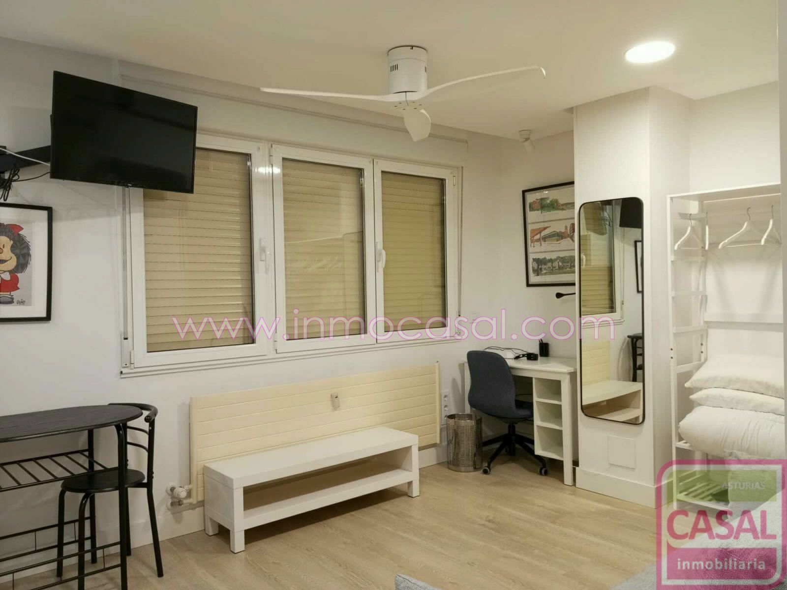 Dormitori de Pis de lloguer en Oviedo  amb Calefacció i Moblat