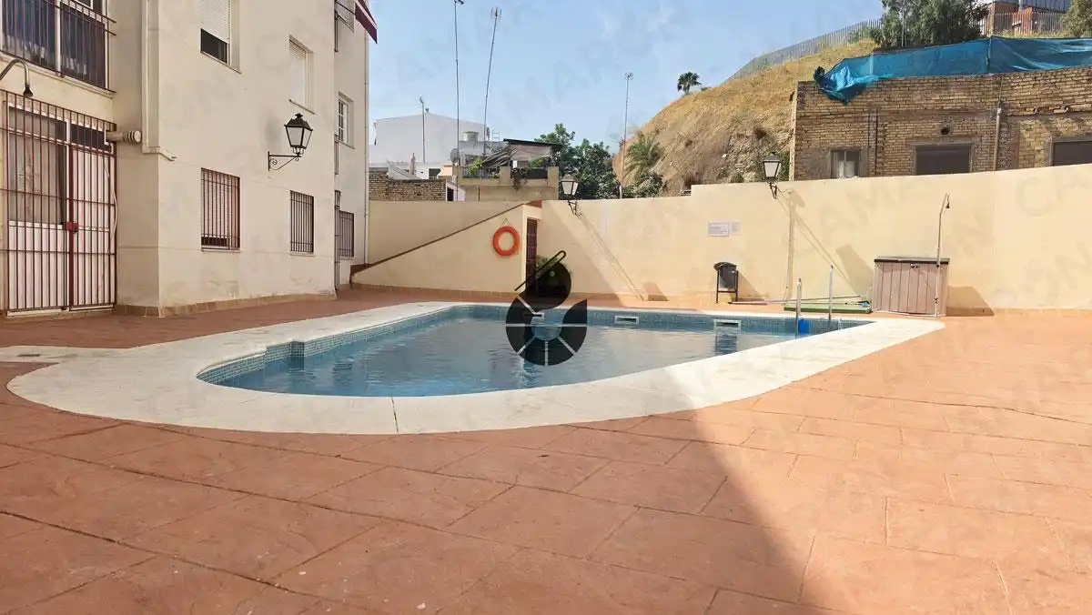 Piscina de Planta baixa en venda en Coria del Río amb Aire condicionat i Piscina comunitària