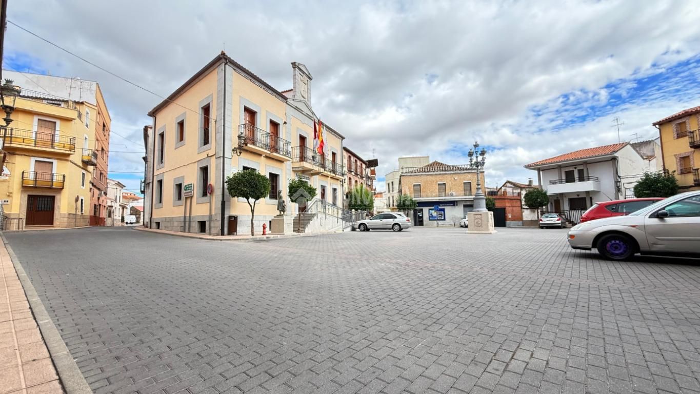 Exterior view of Single-family semi-detached for sale in Navalcán  with Terrace