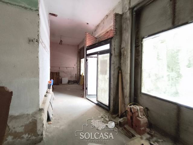 Local comercial en Venta en Calle Villanubla, 4 en La Victoria - Puente Jardín