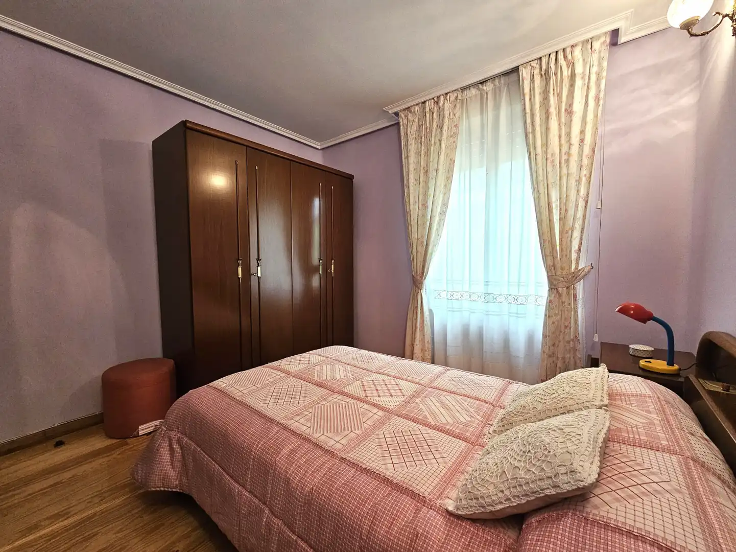 Habitación de Casa adosada de alquiler en Bimenes con Calefacción, Trastero y Amueblado