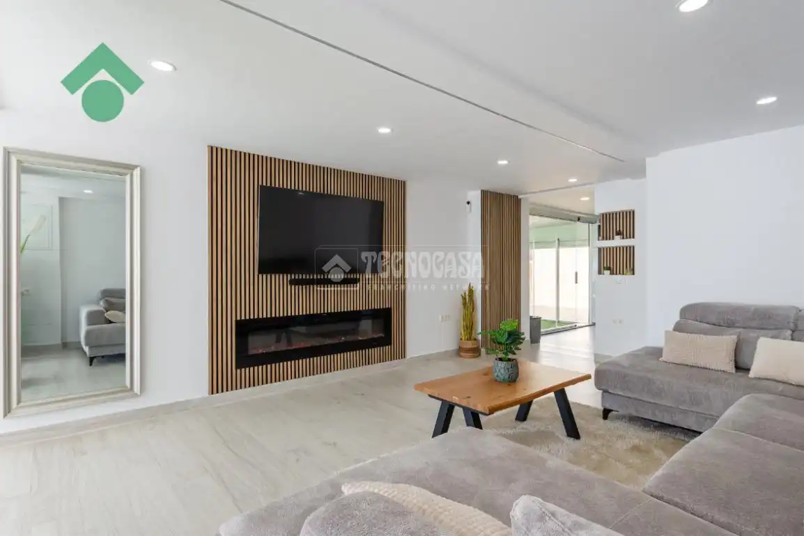 Living room of Houses for sale in Vélez-Málaga  with Air Conditioner, Terrace and Swimming Pool
