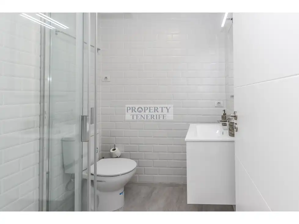 Baño de Piso en venta en Arona con Terraza y Piscina