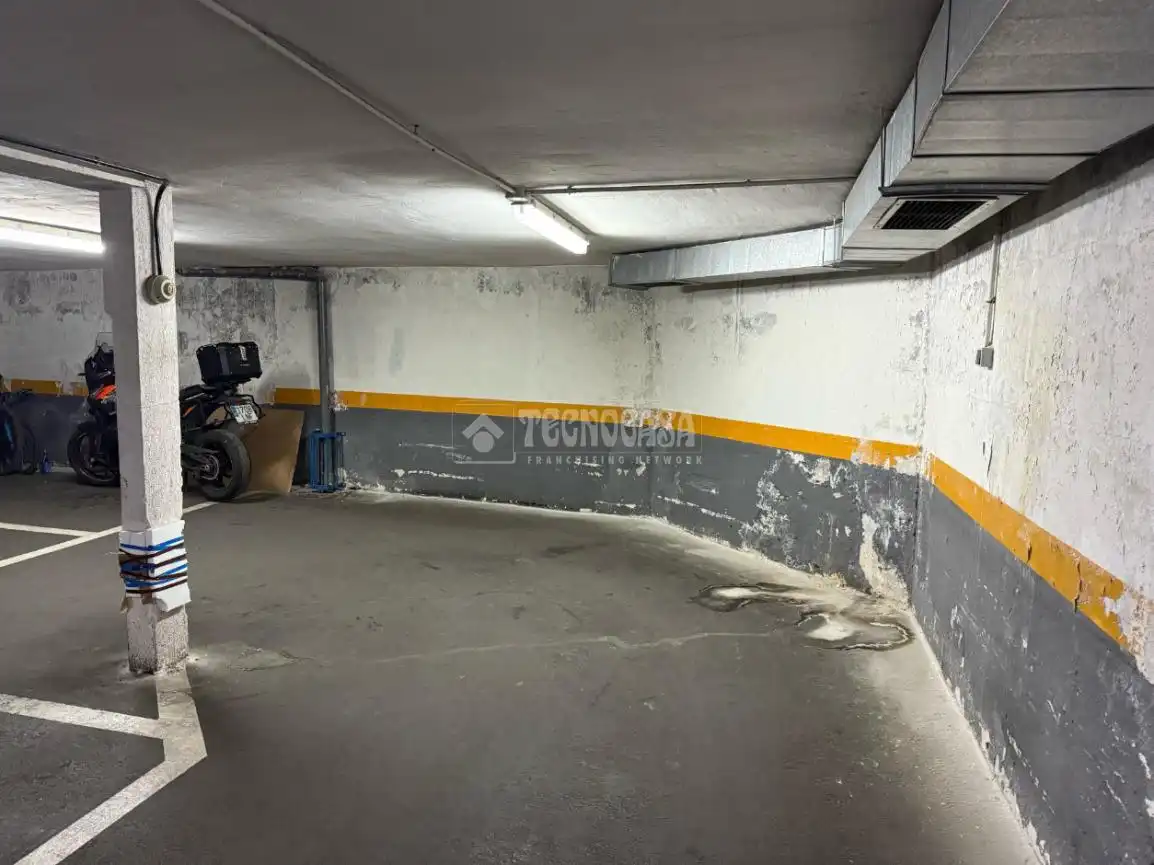Parkplatz von Garage zum Verkauf in Madrid