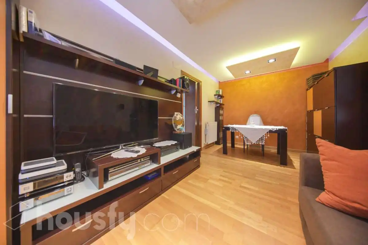 Flat with balcony for sale in Calle de Albalá .