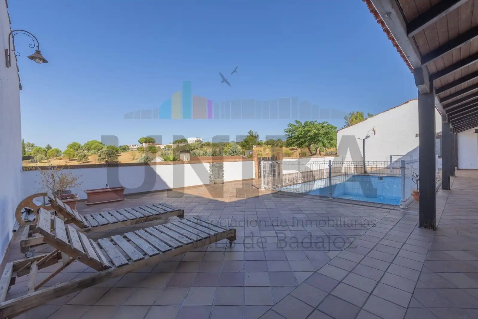 Terrassa de Casa o xalet en venda en Badajoz amb Aire condicionat, Jardí privat i Piscina