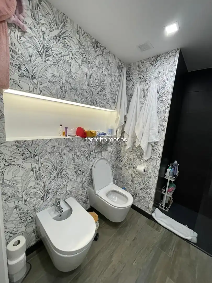 Bany de Dúplex de lloguer en Madrid amb Aire condicionat, Calefacció i Moblat