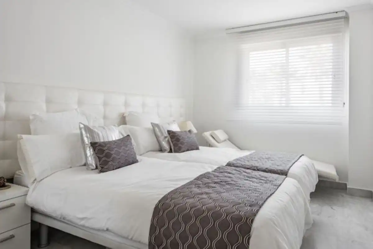 Habitación de Apartamento de alquiler en Marbella con Aire acondicionado, Terraza y Amueblado