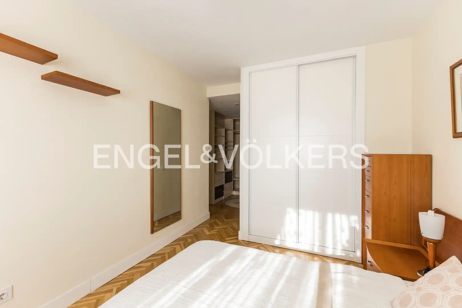 Habitación de Piso de alquiler en Madrid con Aire acondicionado, Calefacción y Jardín privado
