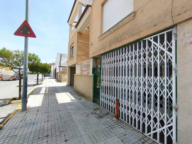Local comercial en Venta en C/ Villena en Cañada