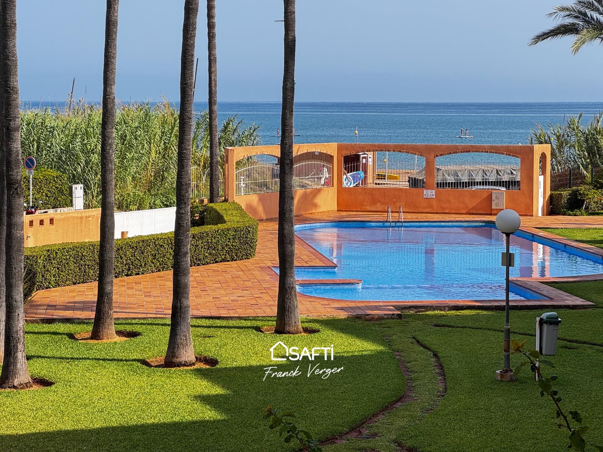 Vista exterior de Piso en venta en Dénia con Calefacción, Terraza y Piscina comunitaria