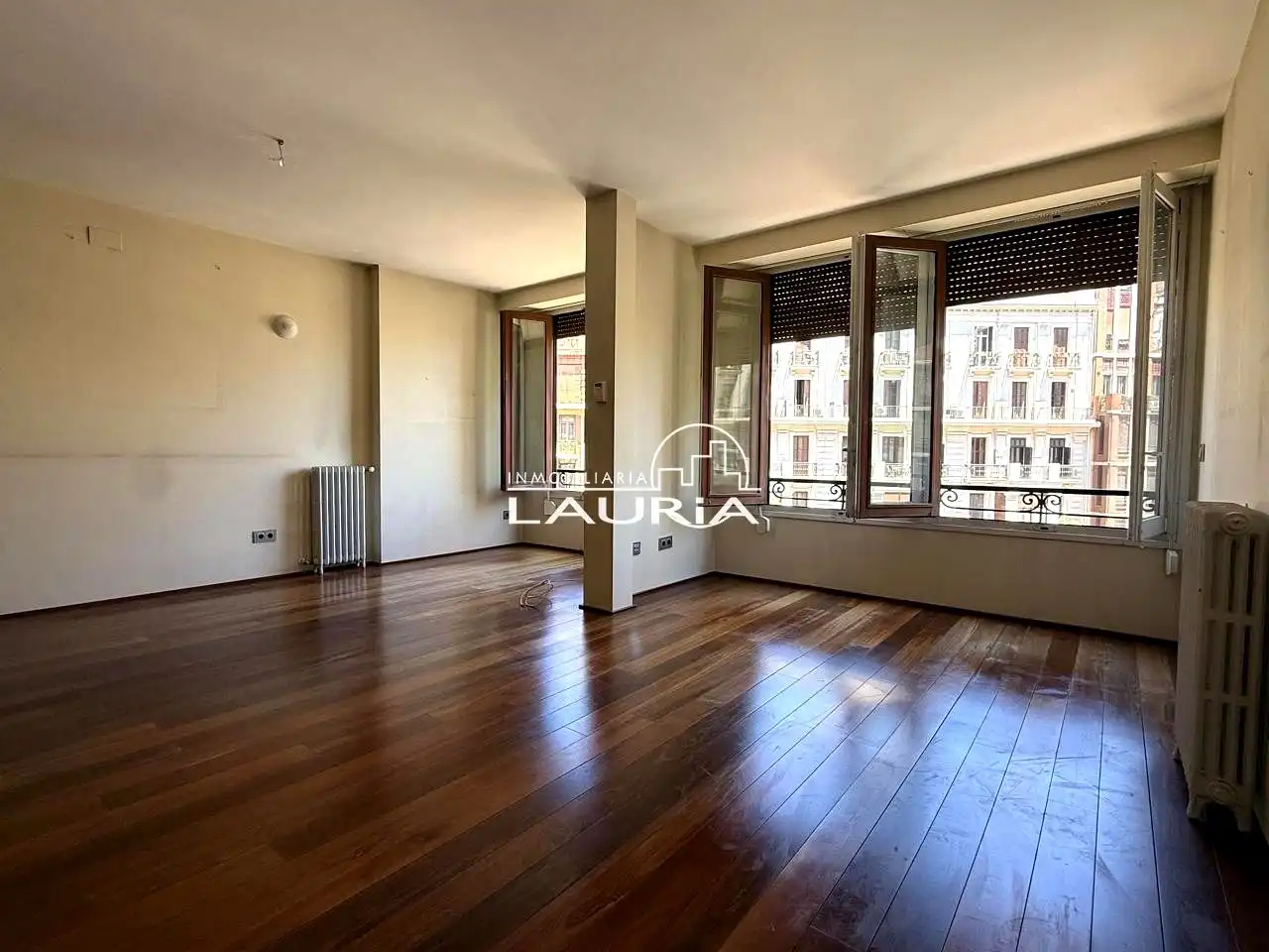 Wohnung zur Miete in calle de Sant Vicent Màrtir, El Mercat