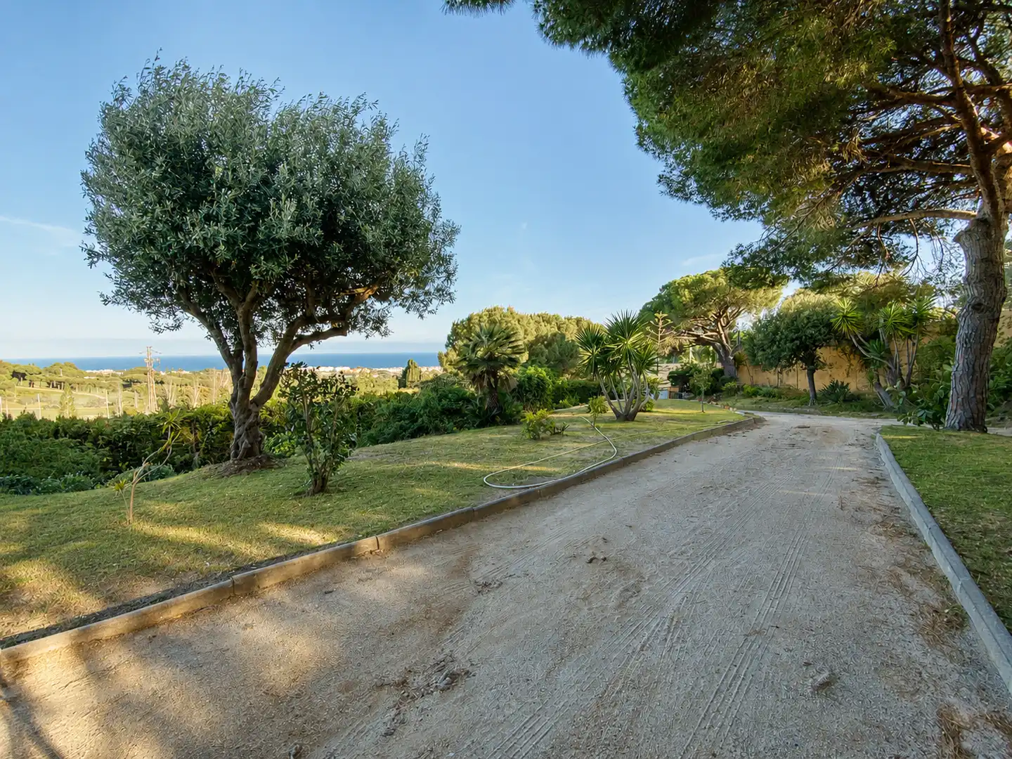 Vista exterior de Finca rústica en venda en Sant Andreu de Llavaneres amb Jardí privat