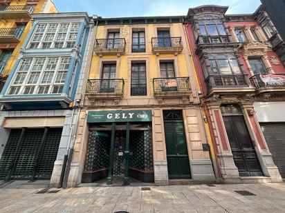 Vista exterior de Edifici en venda en Avilés