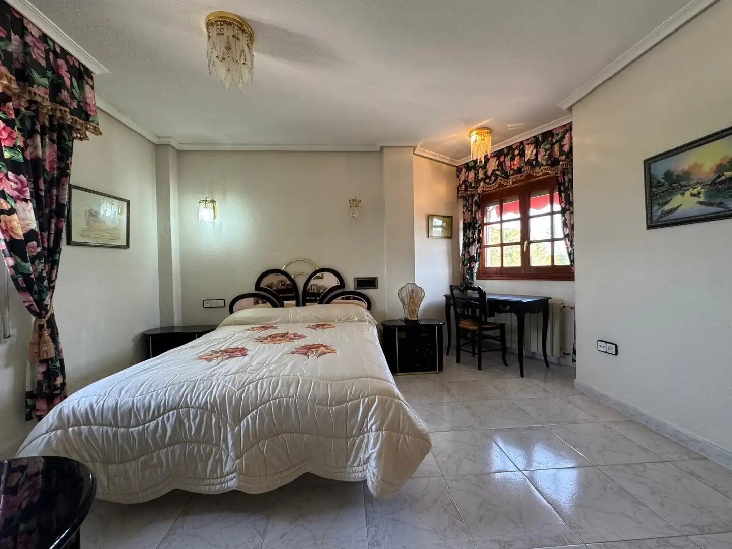 Dormitori de Casa o xalet en venda en Alicante / Alacant amb Calefacció, Jardí privat i Terrassa