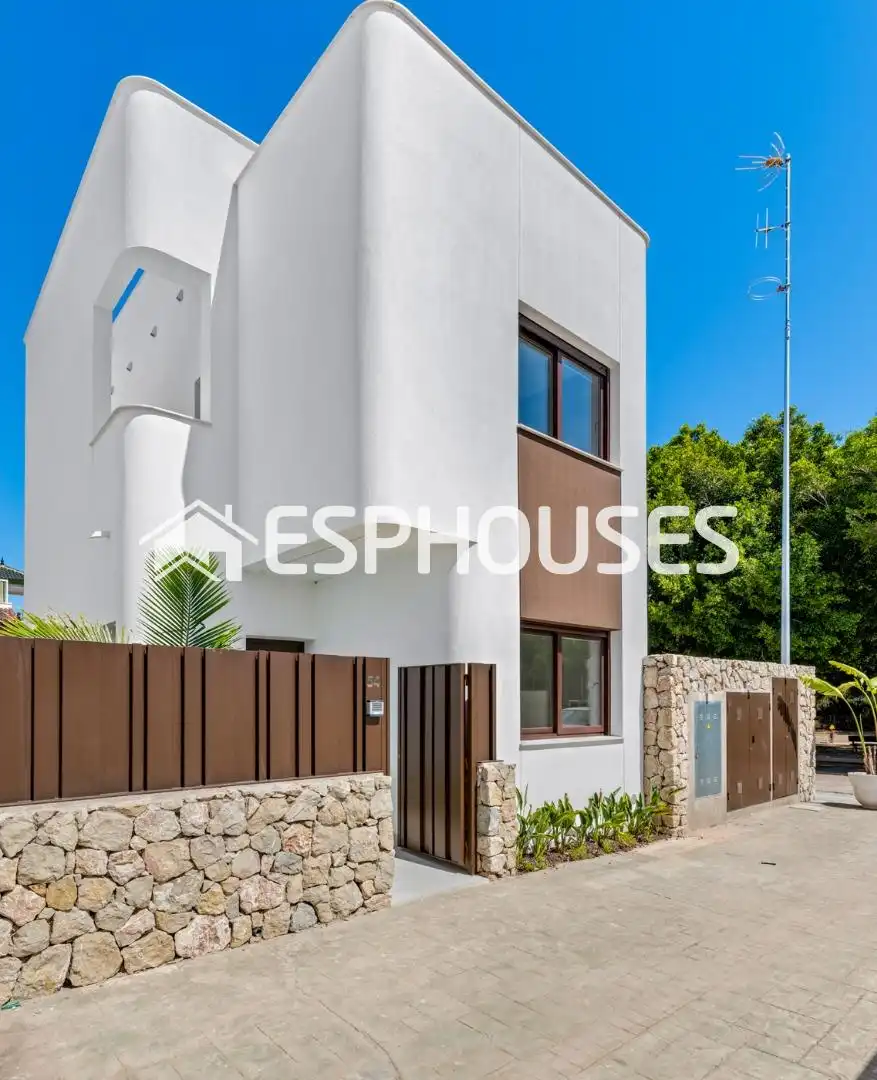 Vista exterior de Casa o chalet en venta en Pilar de la Horadada con Terraza, Piscina y Balcón