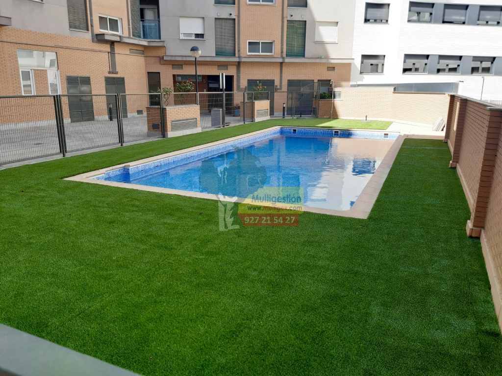 Piscina de Pis de lloguer en Cáceres Capital amb Calefacció