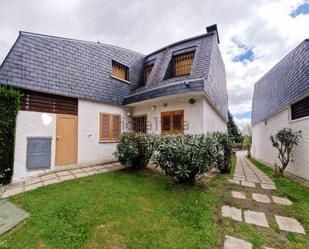 Exterior view of Single-family semi-detached for sale in El Escorial  with Air Conditioner and Terrace