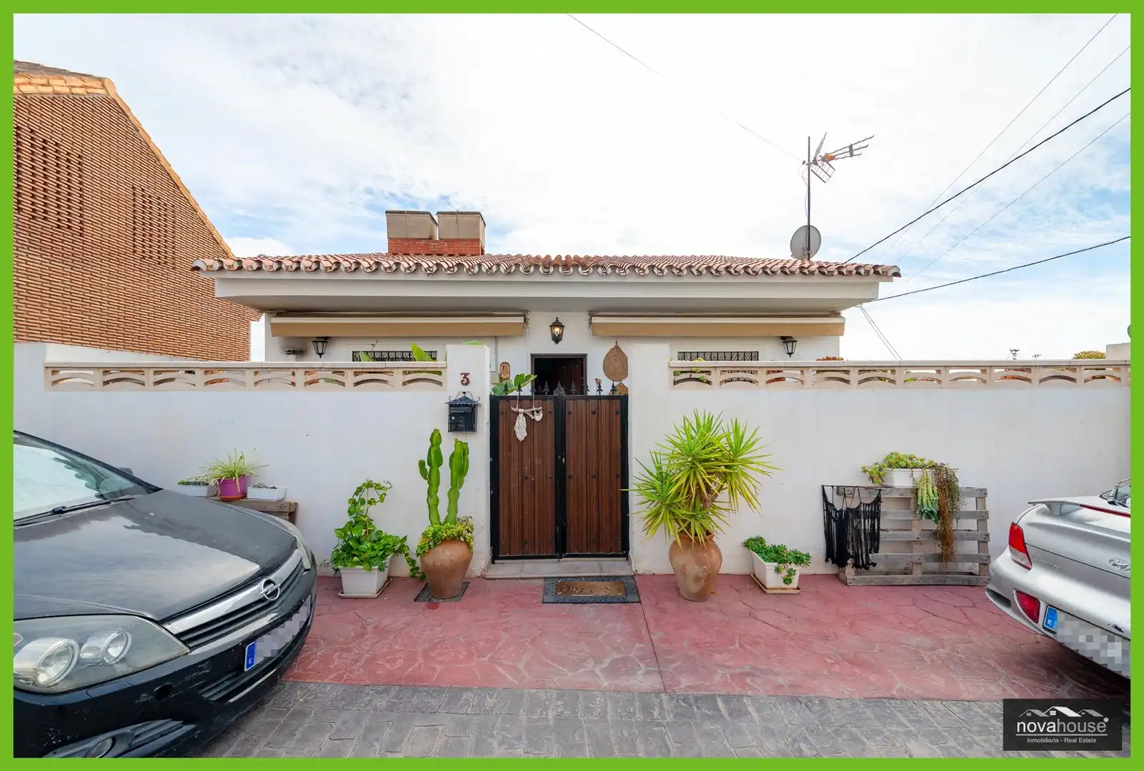 Vista exterior de Casa o xalet en venda en Vélez-Málaga amb Aire condicionat i Calefacció