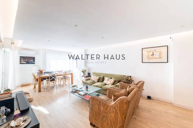 Piso en Venta en Paseo de la Reina Cristina en Jerónimos