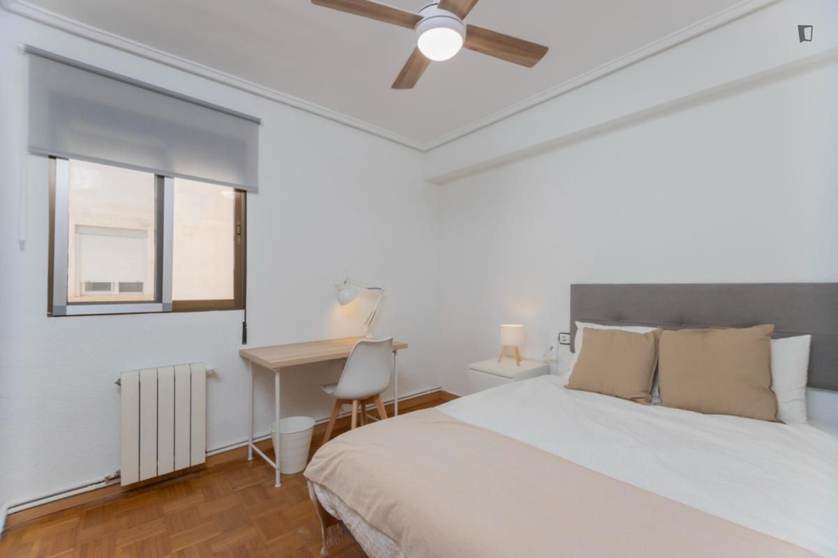 Dormitori de Apartament per a compartir en  Valencia Capital amb Moblat, Forn i Rentadora