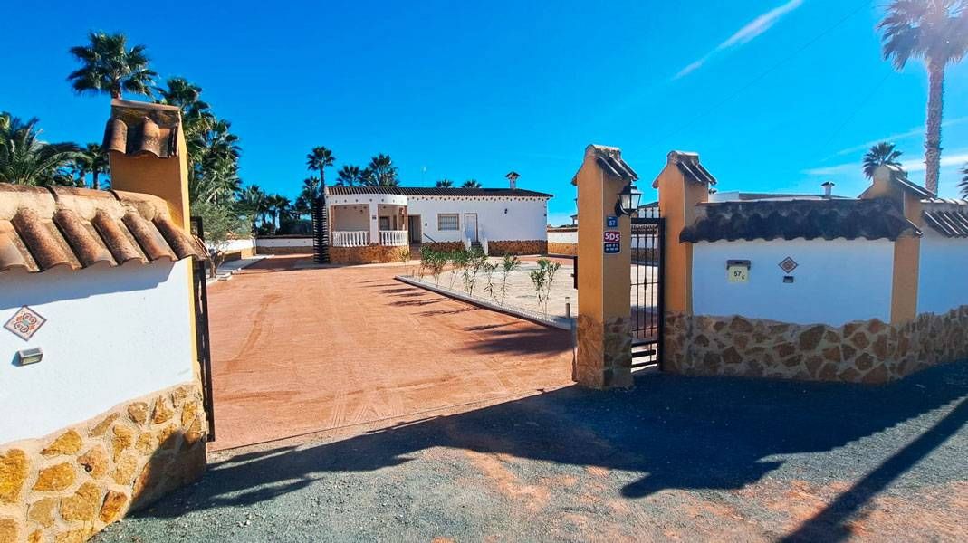 Vista exterior de Casa o xalet de lloguer en Catral amb Calefacció