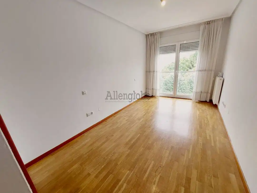 Bedroom of Flat for rent in Oviedo   with Heating, Storage room and Oven