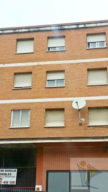Vista exterior de Piso en venta en Alcalá de Henares