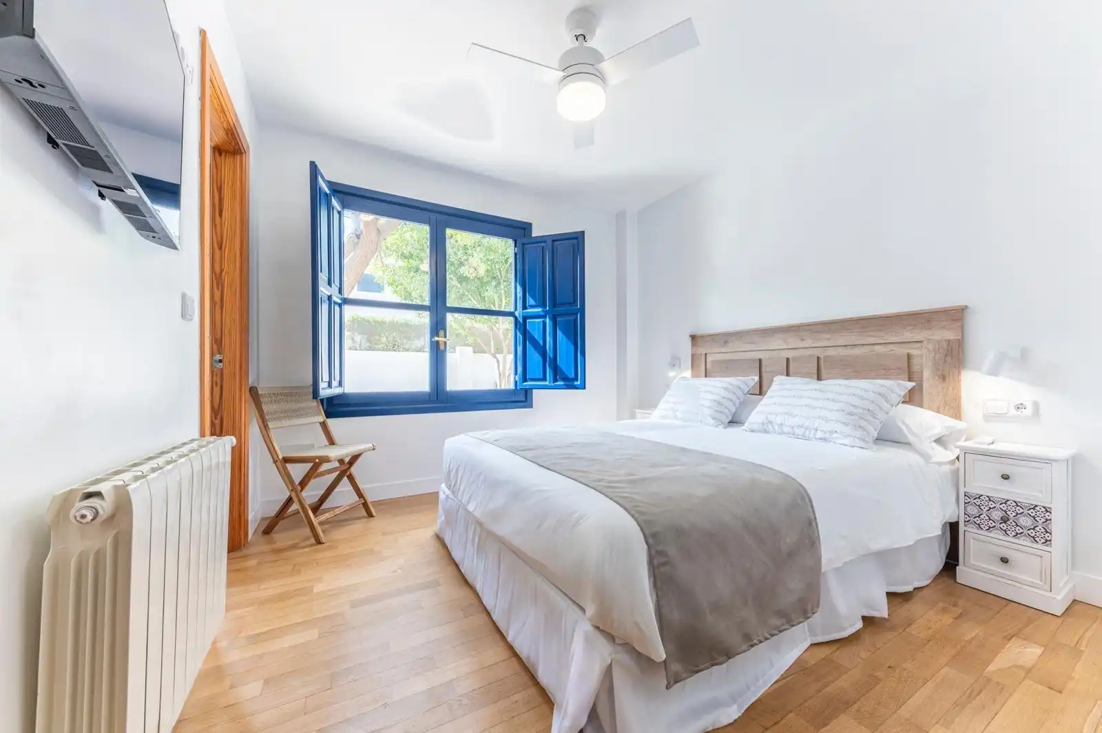 Dormitori de Casa o xalet en venda en Alicante / Alacant amb Jardí privat, Terrassa i Traster