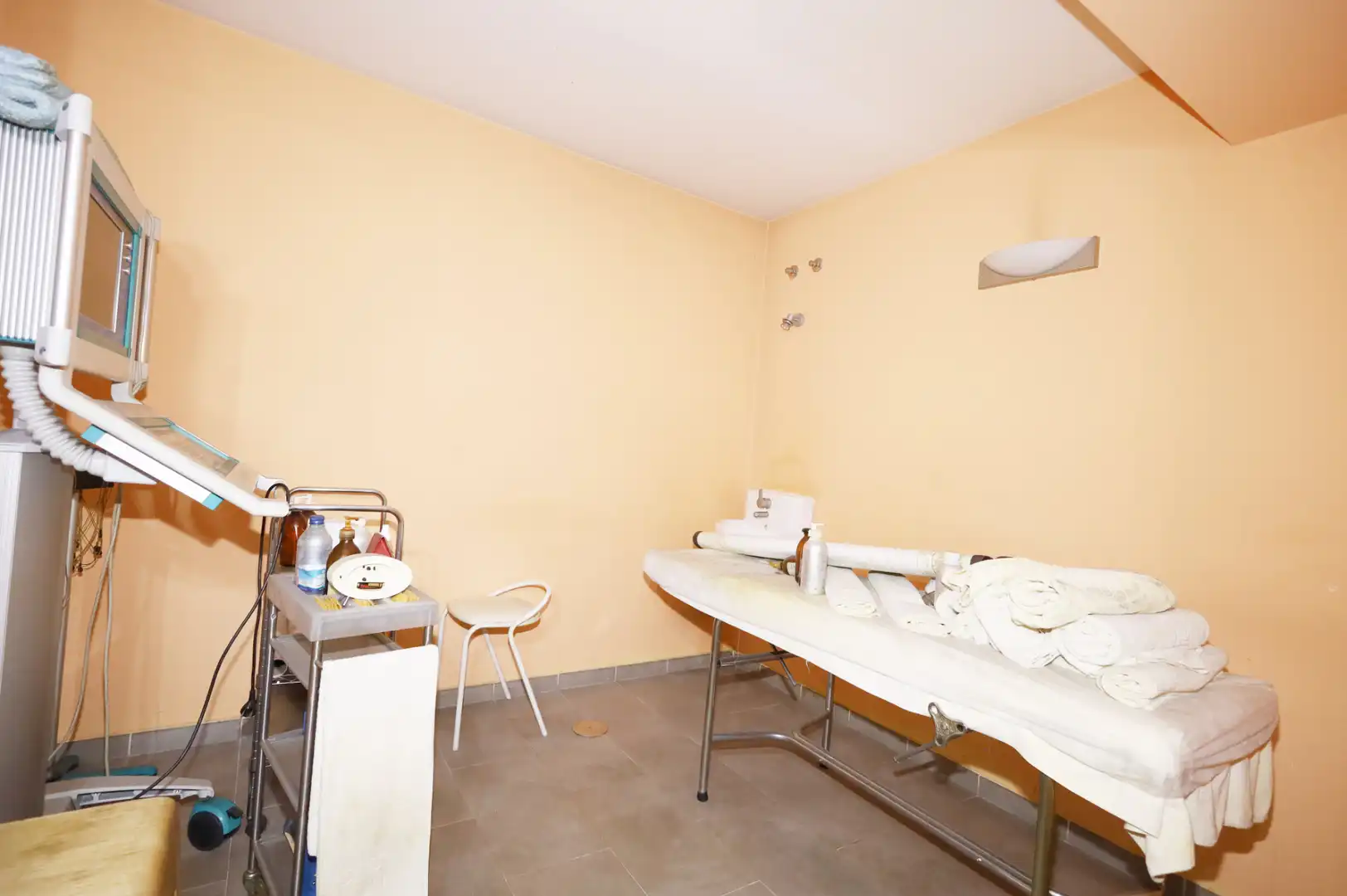 Schlafzimmer von Geschaftsraum zur Miete in Madrid mit Klimaanlage, Heizung und Möbliert