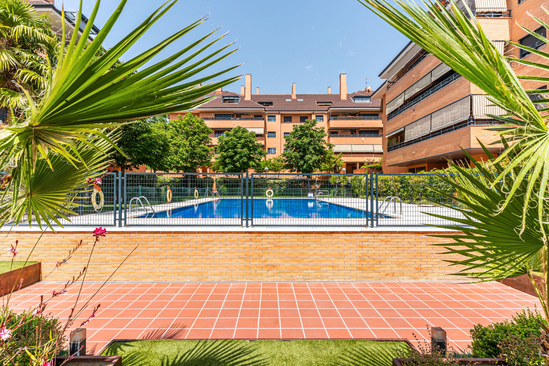 Swimming pool of Flat for sale in Boadilla del Monte  with Air Conditioner, Heating and Storage room