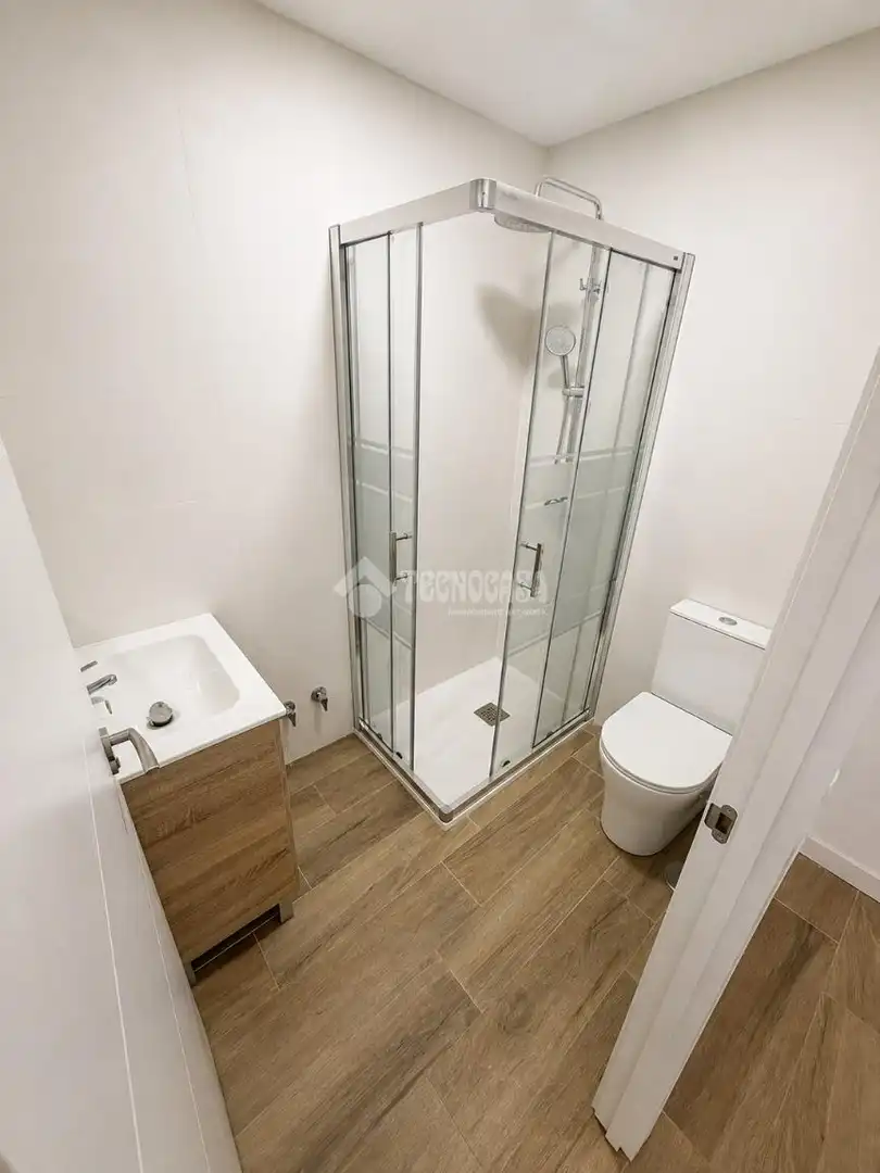 Badezimmer von Geschaftsraum zur Miete in Madrid mit Alarm