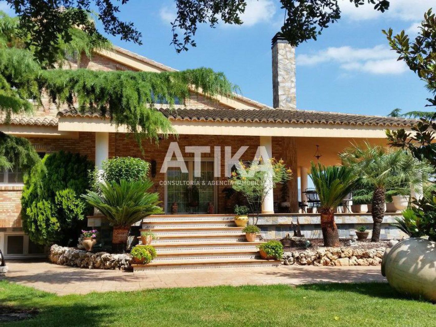 Vista exterior de Casa o xalet en venda en Ontinyent amb Aire condicionat, Calefacció i Jardí privat